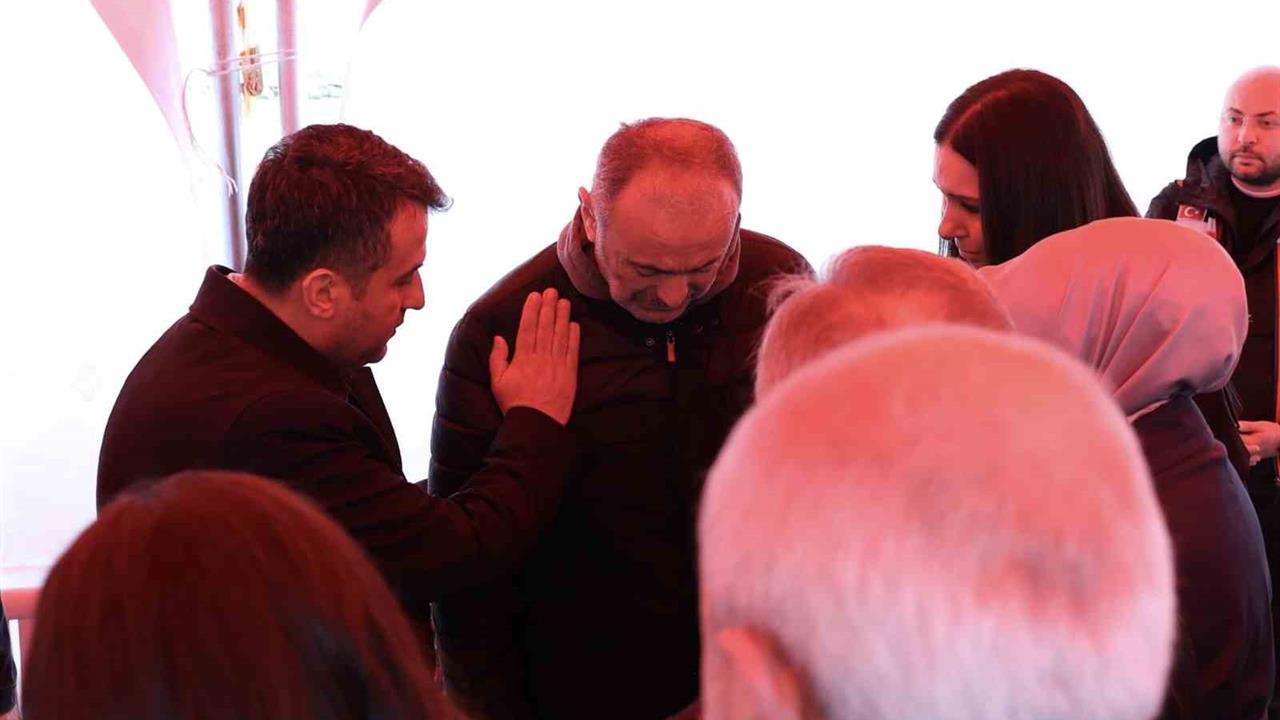 Samsun'da Başkan Doğan, Şehit Astsubay Emre Altıok'un Ailesini Ziyaret Etti