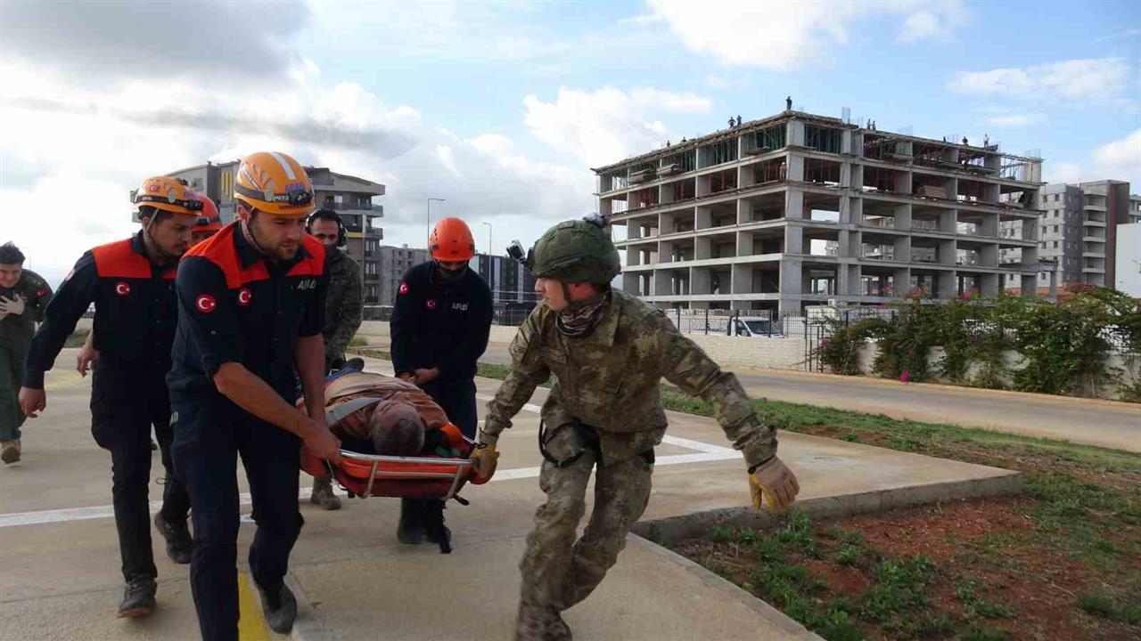 Antalya Konyaaltı'nda Dağın Zirvesinde Fenalaşan Zorbay Ş.G. Hastaneye Varamadan Hayatını Kaybetti
