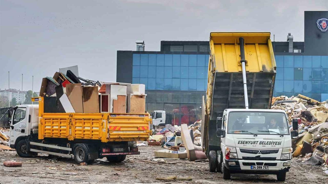 Esenyurt'ta Kullanılmış Eşyalar Doğaya Zarar Vermeden Bertaraf Ediliyor