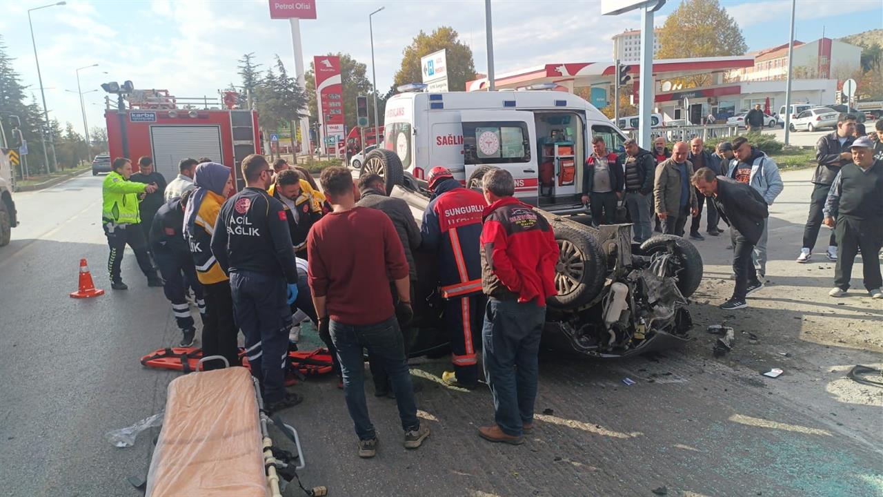 Çorum Sungurlu'da Takla Atan Araçta Sürücü Yaralandı