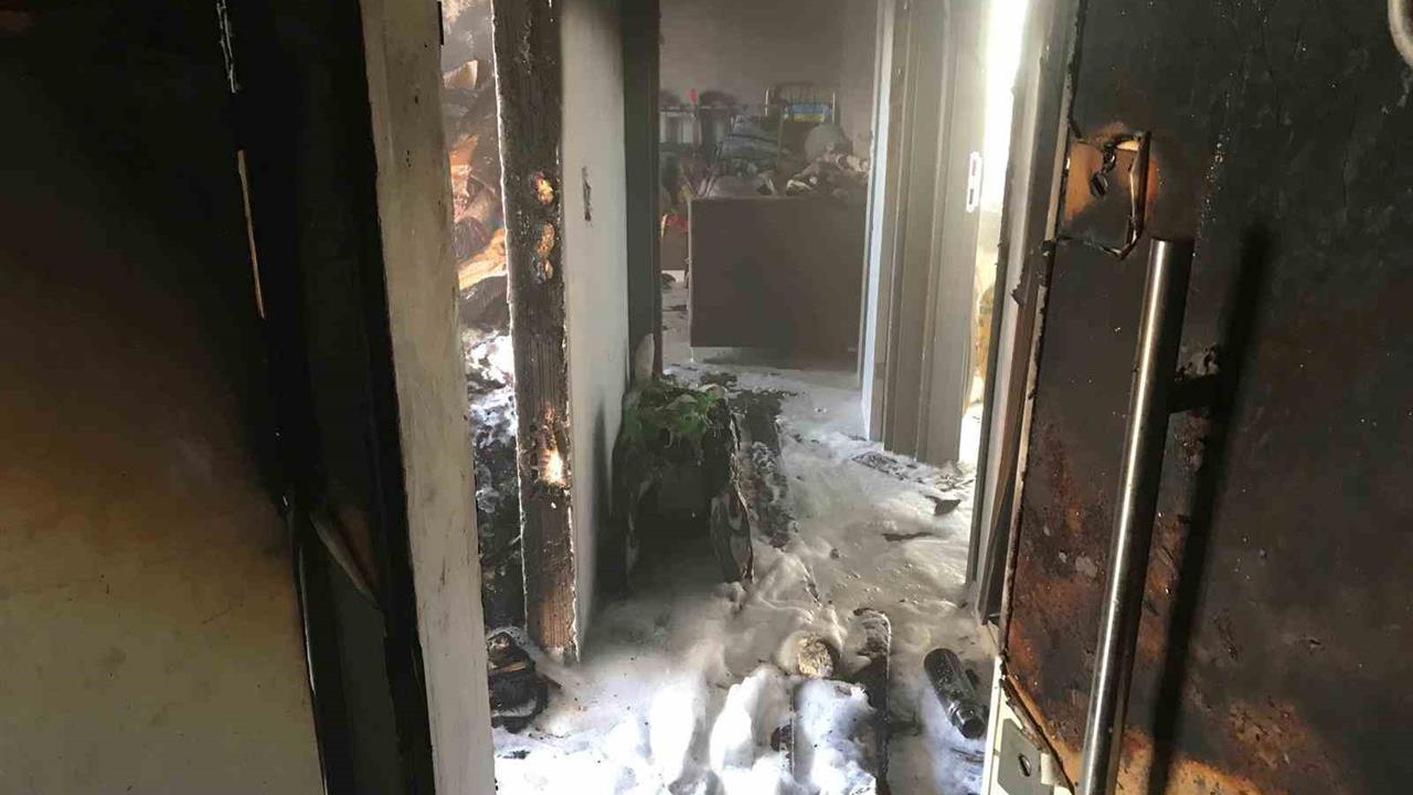 Balıkesir Bandırma'da 5 Katlı Apartmanda Yangın Çıktı