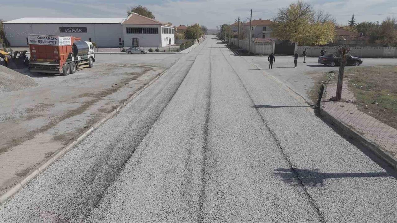 Çorum Alaca'da Asfaltlama Çalışmaları ve Altyapı Sorunları Çözülüyor