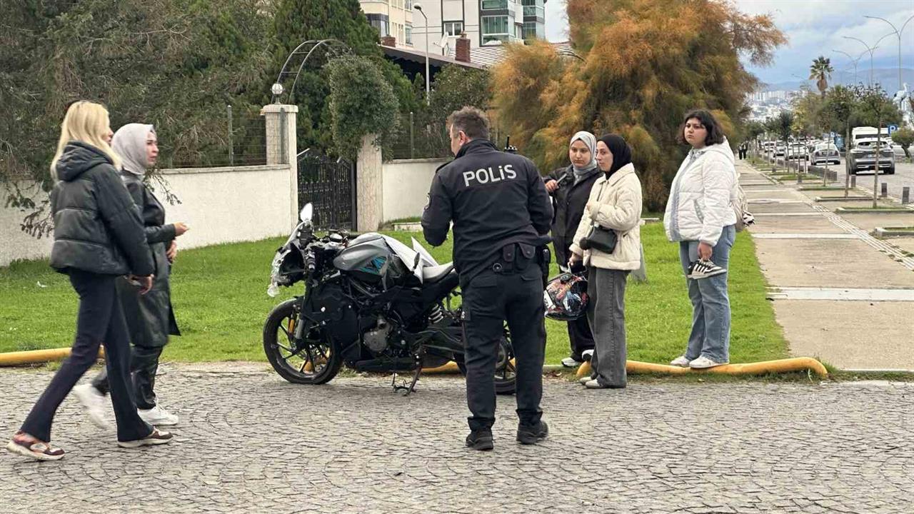 Samsun Atakum'da Motosiklet ile Otomobil Çarpıştı, 1 Kişi Yaralandı