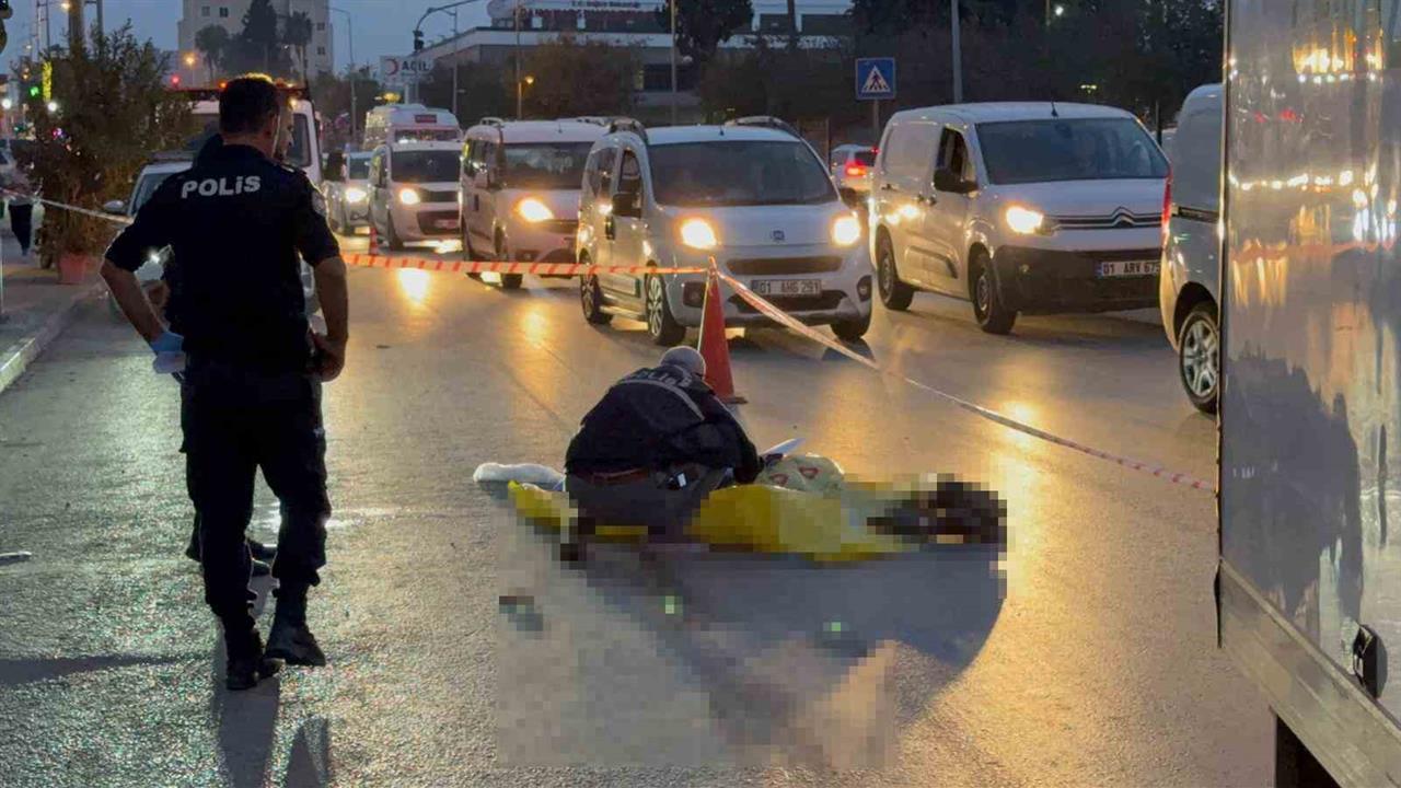 Adana Yüreğir'de Yolun Karşısına Geçen Yaşlı Adam Kamyonun Çarpmasıyla Hayatını Kaybetti