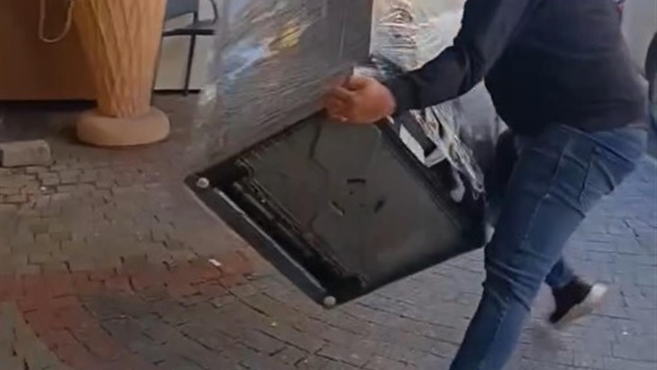 Aydın Koçarlı'da Teşhir Ürünü Gönderilen Müşteri Tepki Gösterdi