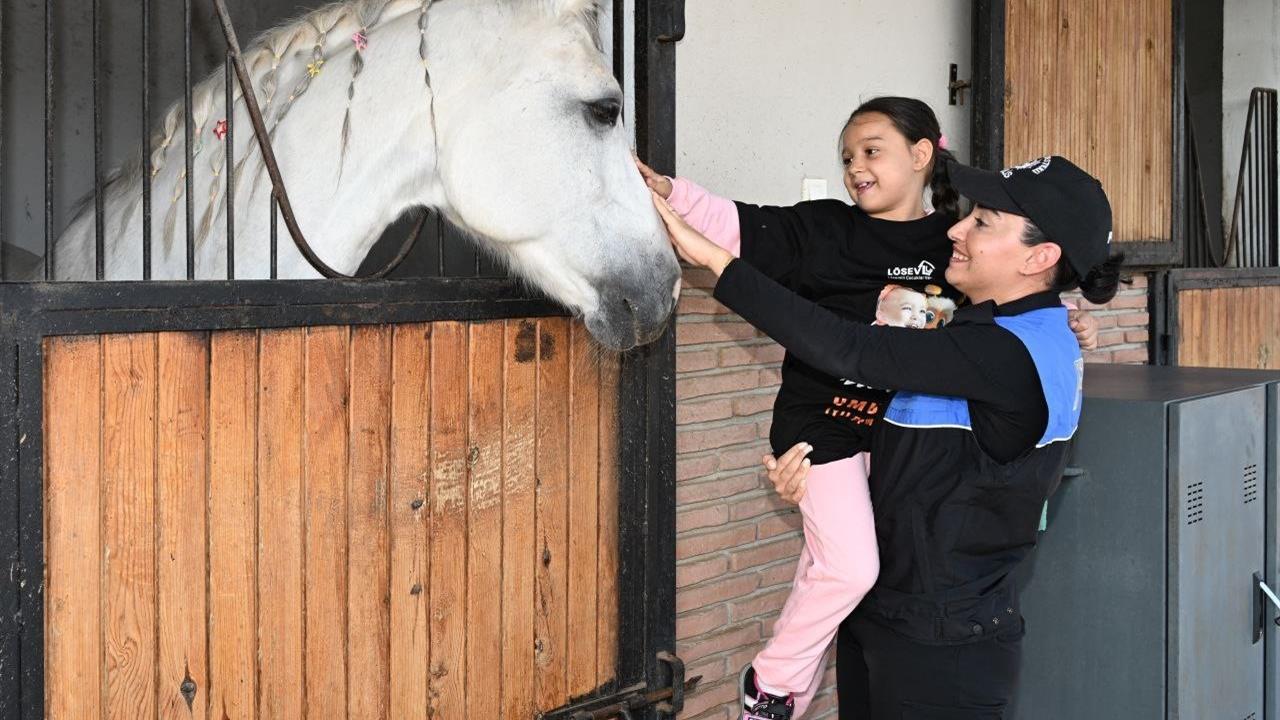 Adana'da Lösemi Hastası 30 Çocuğa Polislerden Moral Etkinliği