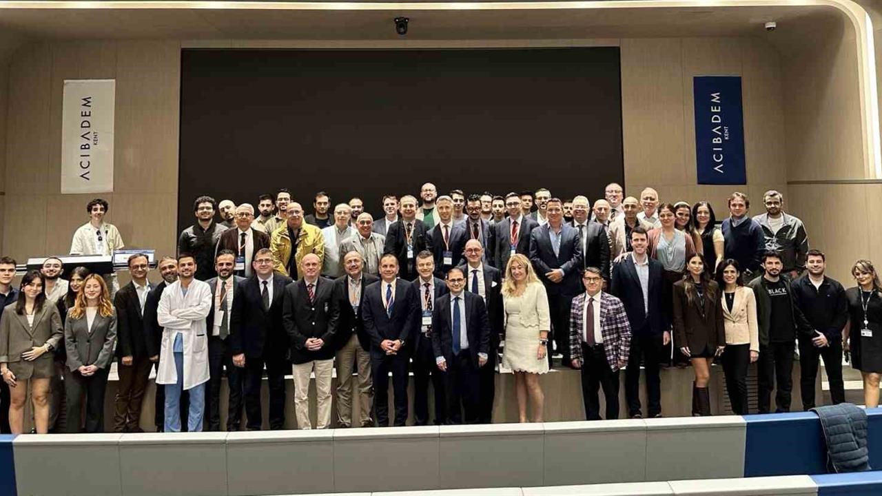 İzmir'de Endoüroloji Alanında Yenilikler ve Gelişmeler Paylaşıldı