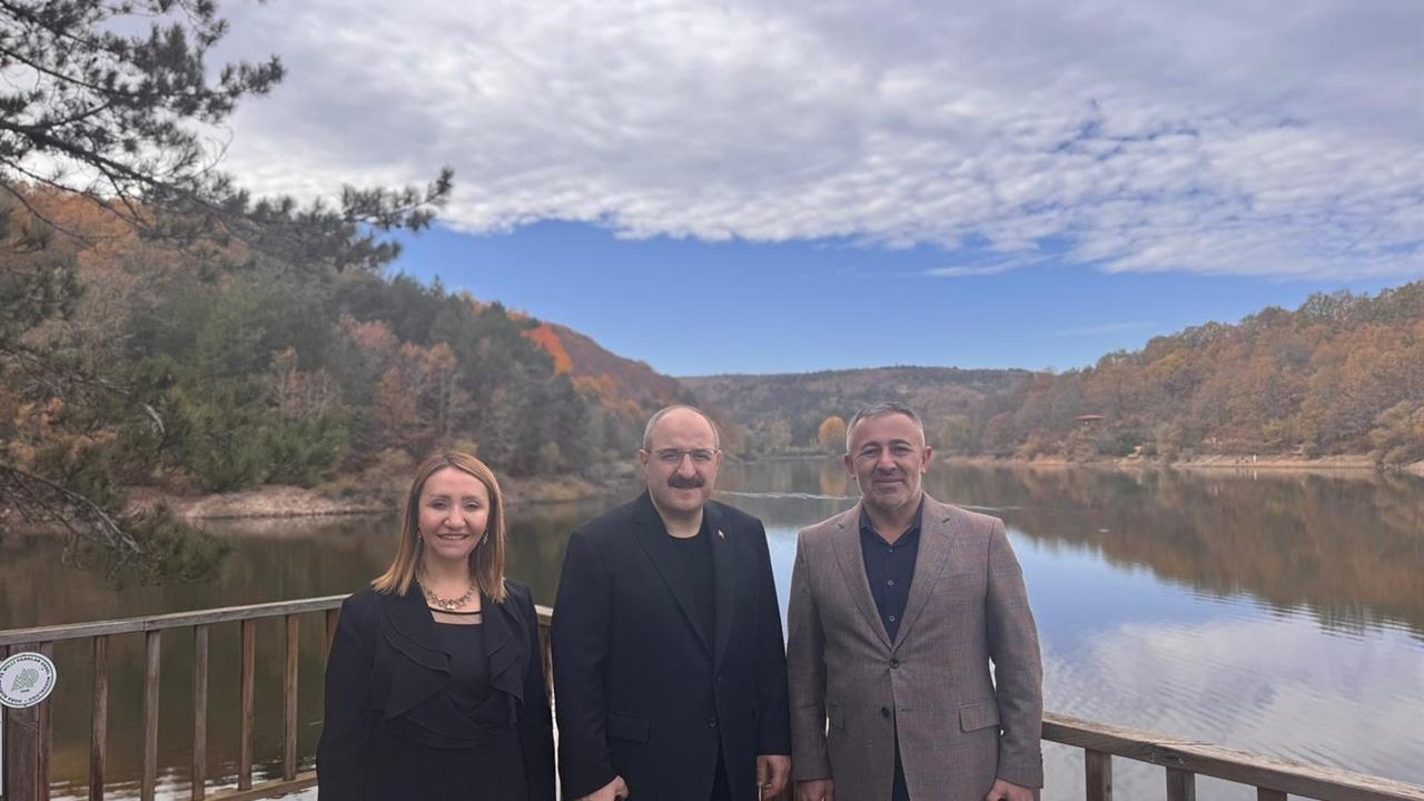 Bilecik Pazaryeri'nde Mustafa Varank, İl Başkanı Yıldırım'ı Ziyaret Etti