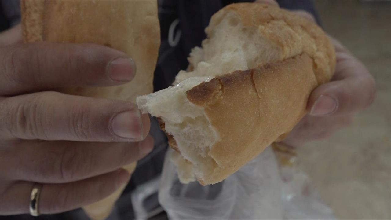 Eskişehir'de Bir Fırından Alınan Ekmekte Poşet Parçası Bulundu