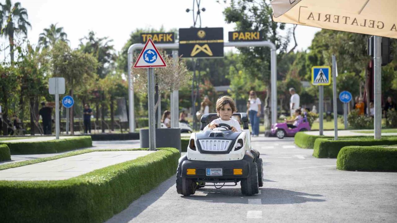 Mersin'de Ara Tatilde Trafik Park Ziyaretçi Akınına Uğradı