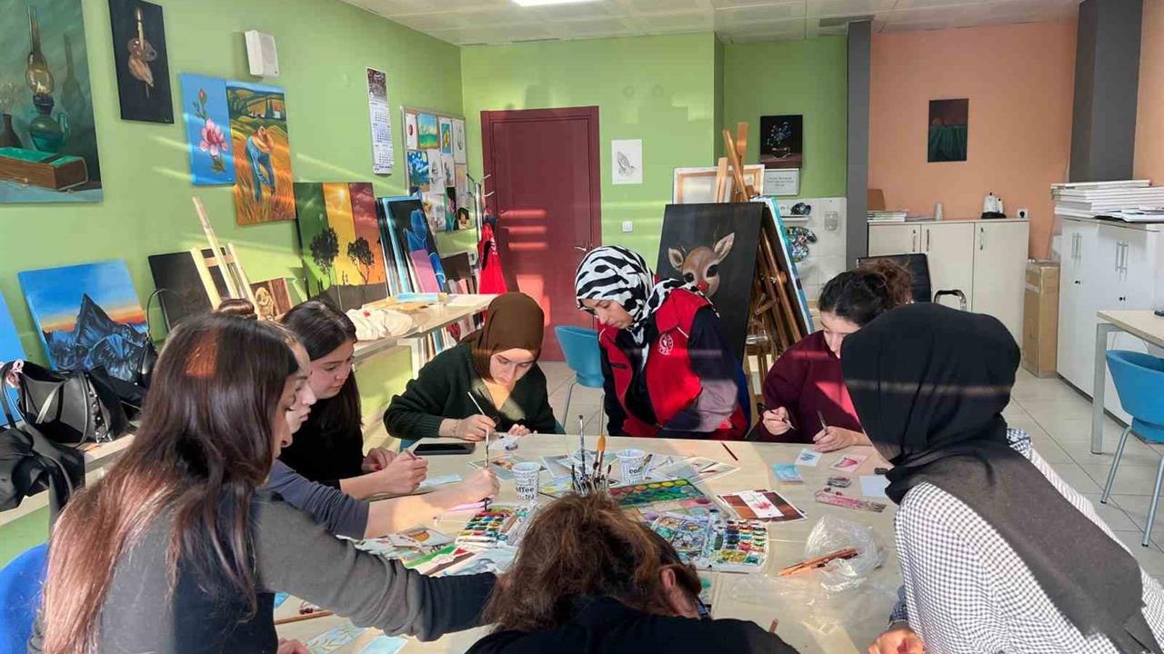 Düzce'de Öğrenciler Kitap Ayracı Yapma Atölyesine Katıldı