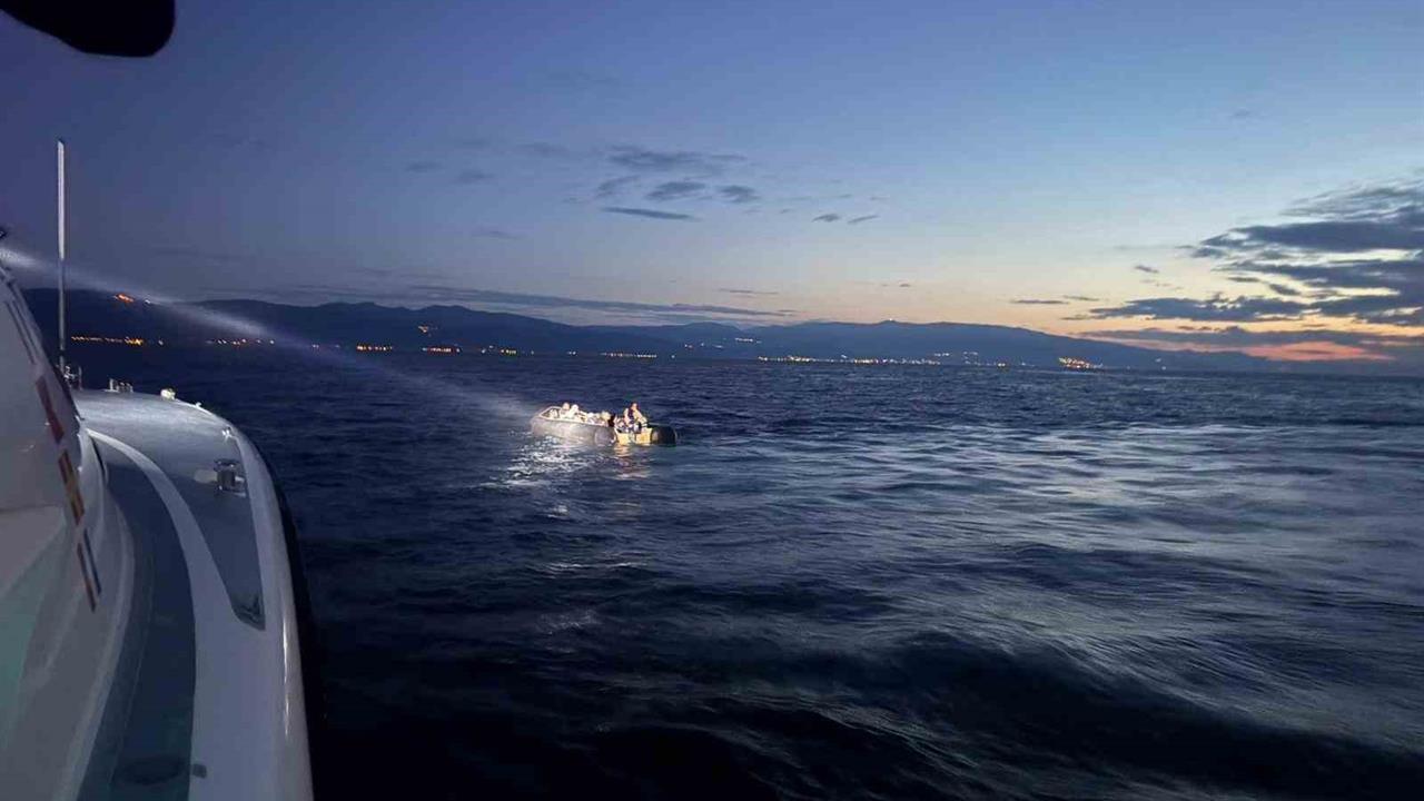 Çanakkale Ayvacık'ta Lastik Bot İçerisinde 24 Kaçak Göçmen Tespit Edildi