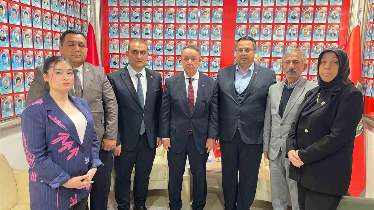 Bursa'da Büyük Birlik Partisi, Şehit ve Gazi Aileleri Derneklerine Anlamlı Bir Ziyaret Gerçekleştirdi