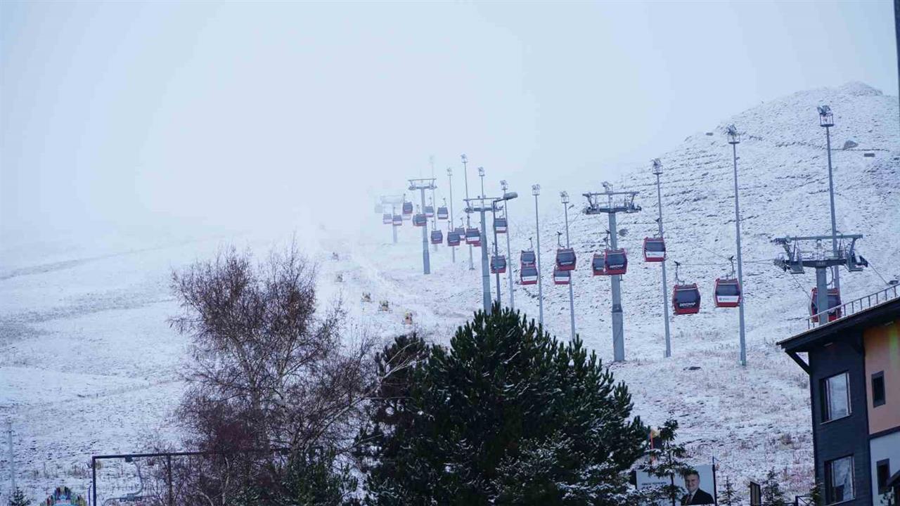 Kayseri Erciyes'te Düşen Kar ile Dağ Beyaza Büründü