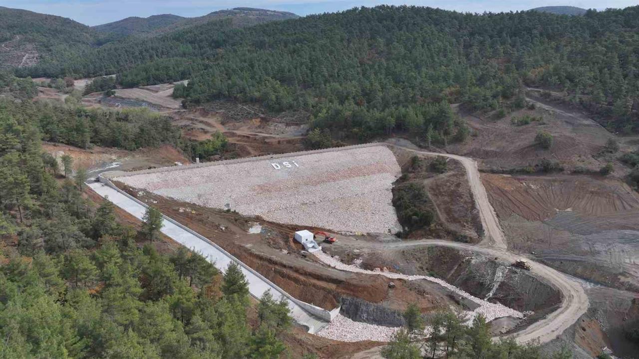 Çanakkale Çan'da Yapılan Yaykın Göleti, 700 Dekar Tarım Arazisini Sulayacak