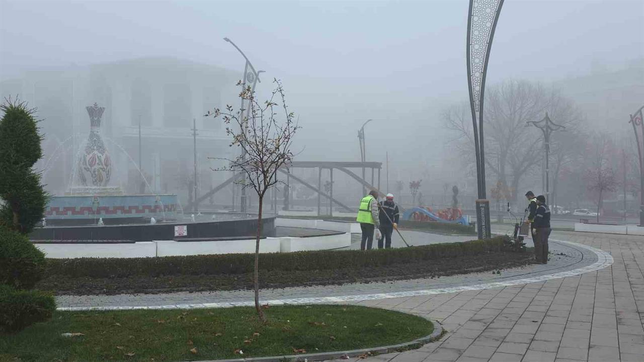 Kütahya Merkez'de Yoğun Sis Nedeniyle Ulaşımda Aksamalar Yaşandı