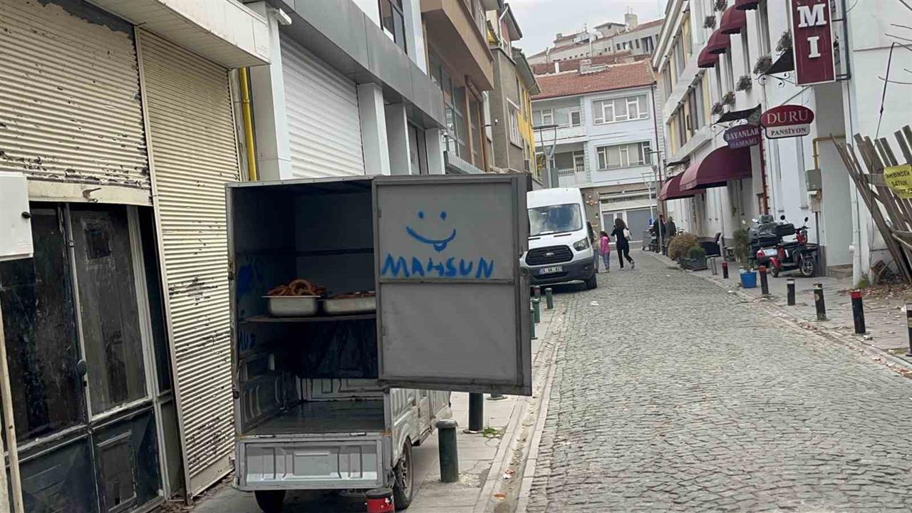 Eskişehir'de Tatlıların Sağlıksız Şartlarda Taşınması Dikkat Çekti