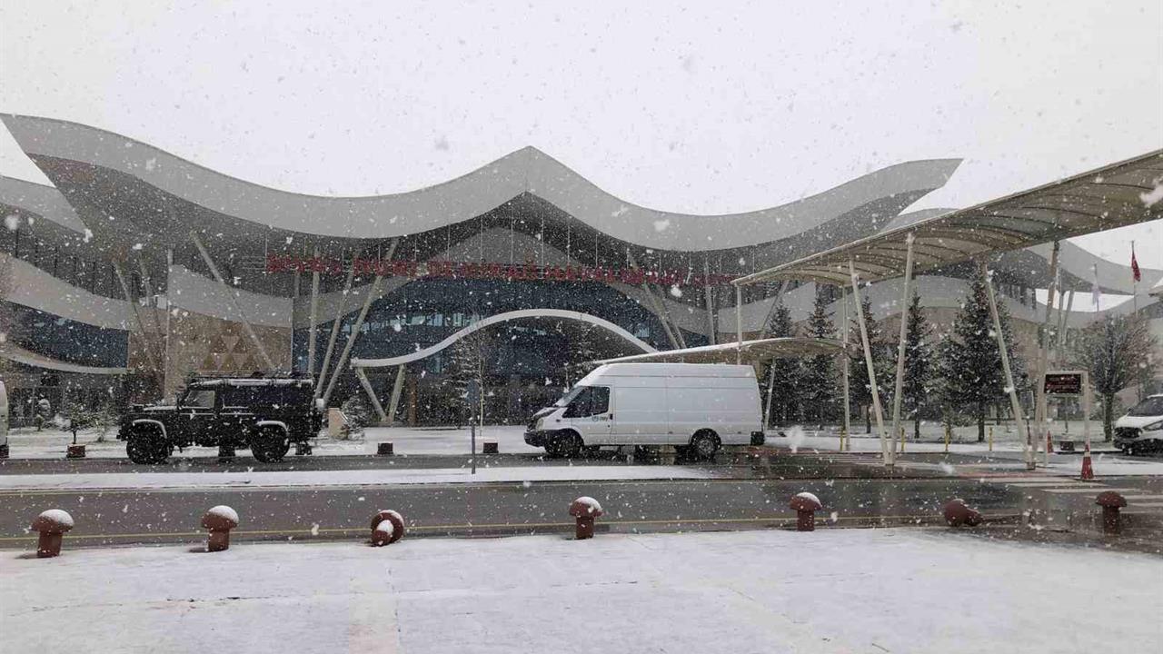 Sivas'ta Kar Yağışı Etkili Olmaya Başladı, Kartpostallık Manzaralar Ortaya Çıktı