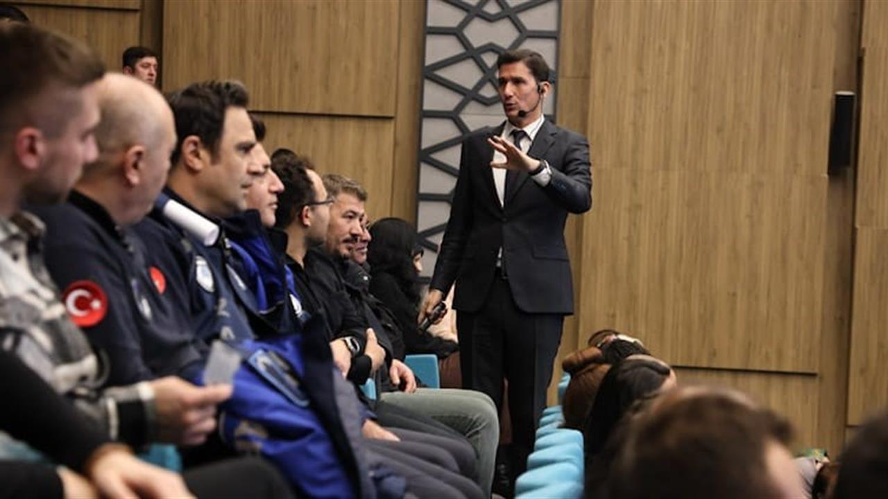 Kütahya'da Belediye Personeline Etkili İletişim Eğitimi Verildi