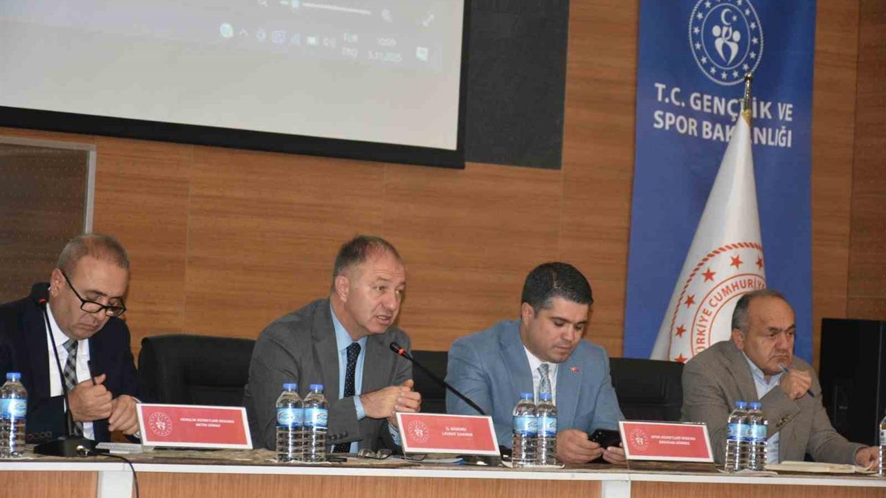 Erzurum'da Gençlik ve Spor İl Müdürü Çakmur, başarıyı takım ruhu ile elde ettiklerini vurguladı.