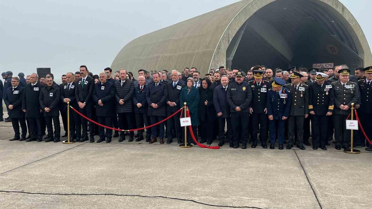 Bursa Yenişehir Havalimanı üzerinde yoğun sis nedeniyle şehitleri taşıyan uçak Bursa'yı pas geçti.