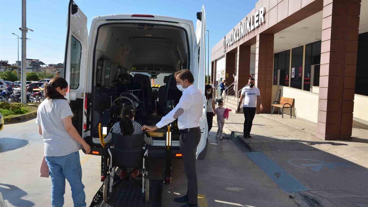 Antalya'da Engelsiz Hizmet Aracı ile Ulaşım Kolaylığı Sağlanıyor