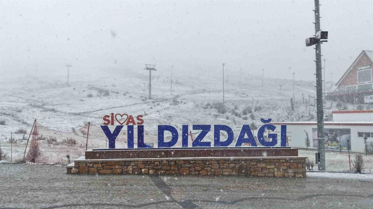 Sivas Yıldız Dağı Kayak Merkezi Beyaz Örtüyle Kaplandı