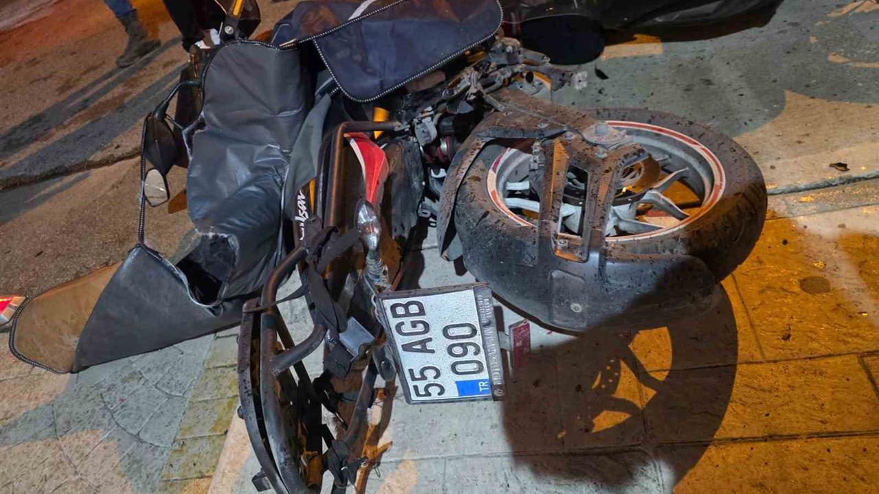 Samsun Atakum'da Motokurye ile Otomobil Çarpıştı: 1 Yaralı