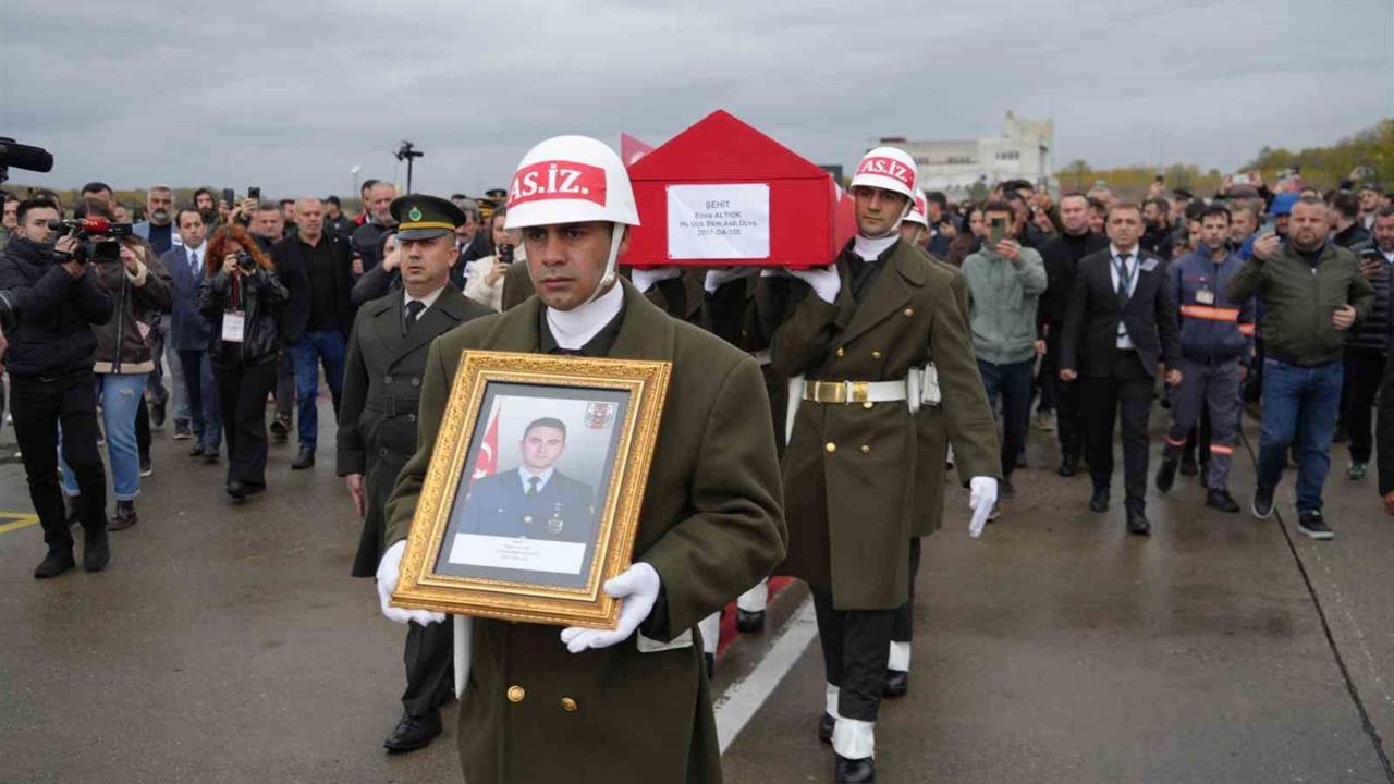Samsun'da Şehit Astsubay Altıok'un Cenazesi Törenle Karşılandı