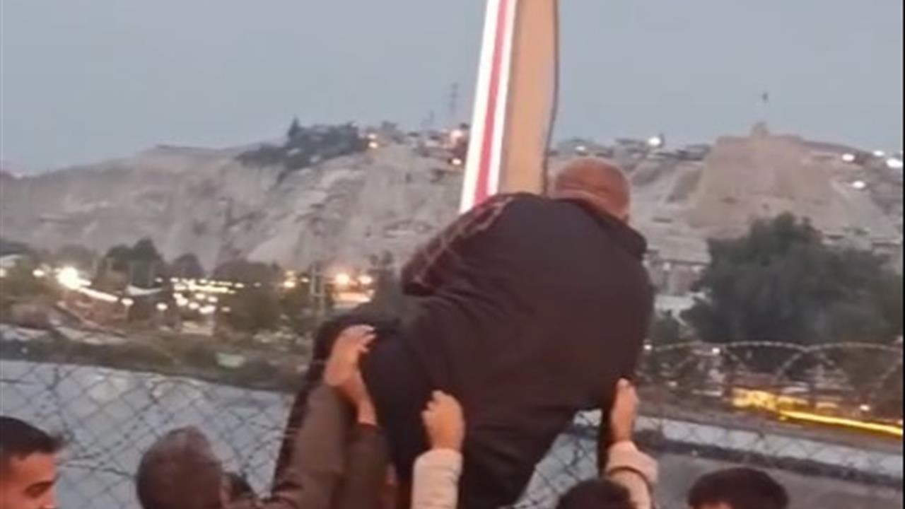 Şanlıurfa Birecik'te Köprüde İntihar Girişiminde Sürücüler Müdahale Etti