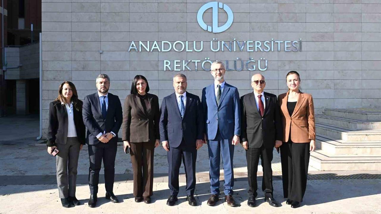 Eskişehir Anadolu Üniversitesi'nde Ukrayna Büyükelçisi ile Görüşme Gerçekleşti