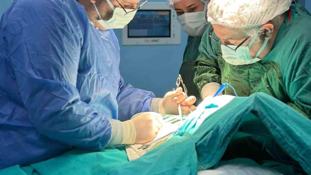 Hakkari Derecik'te İlk Guatr Ameliyatı Başarıyla Gerçekleştirildi