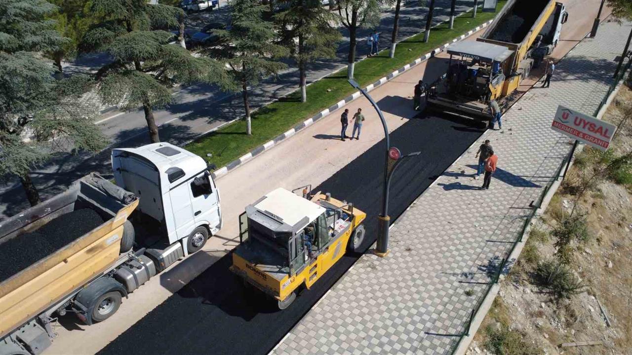 Manisa Demirci'de Sıcak Asfalt Çalışmaları Başladı