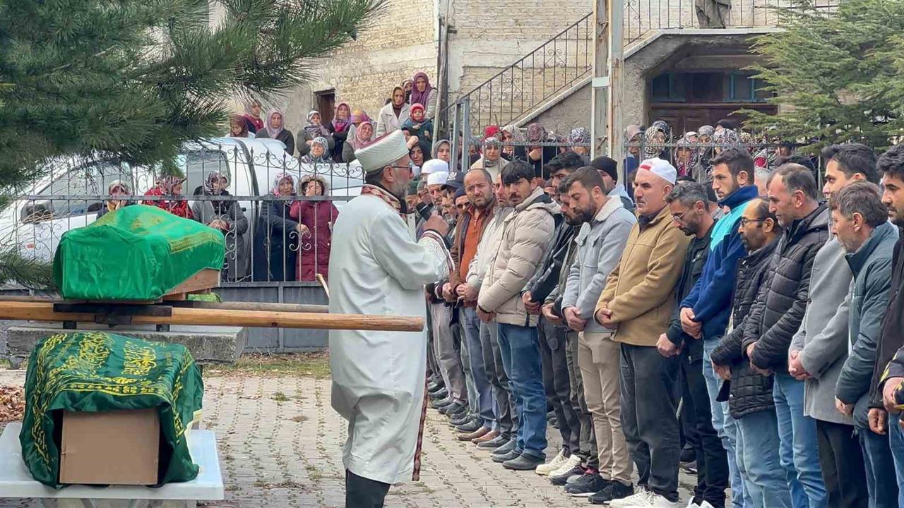 Çankırı Yapraklı'da Anne ve İki Kızı Cenaze Töreniyle Uğurlandı