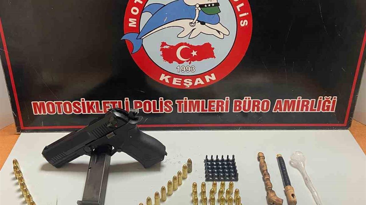 Edirne Keşan'da Durdurulan Araçta Uyuşturucu ve Silah Bulundu