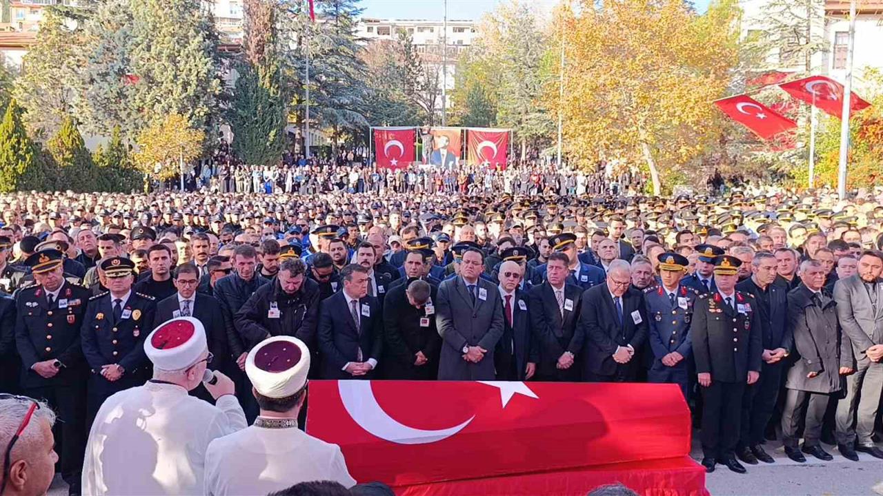 Bilecik'te 15 Bin Kişi Hava Astsubay Üstçavuş İlhan Ongan'ı Uğurladı