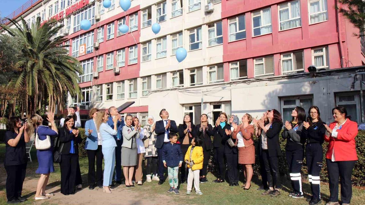 Denizli'de Diyabet Farkındalığı İçin Mavi Balonlar Gökyüzüne Bırakıldı