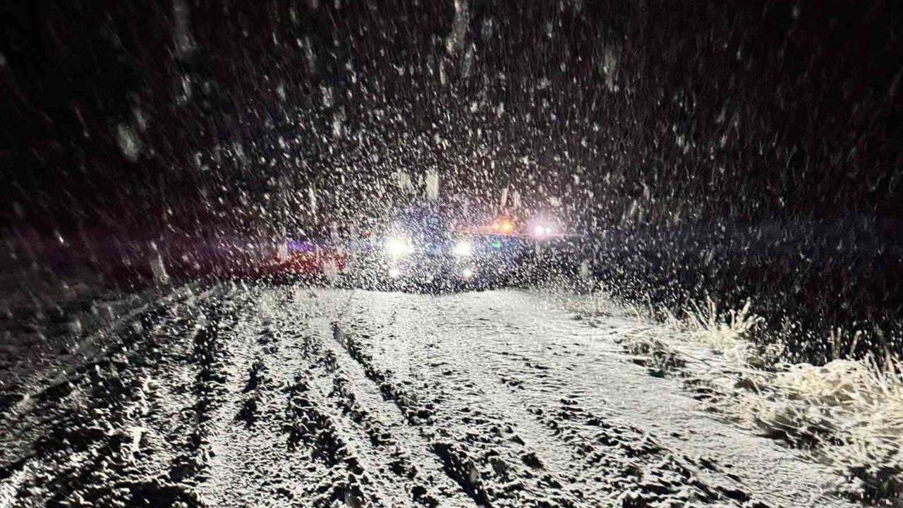 Malatya Darende'de Kar Yağışı Nedeniyle Ulaşımda Aksamalar Yaşanıyor