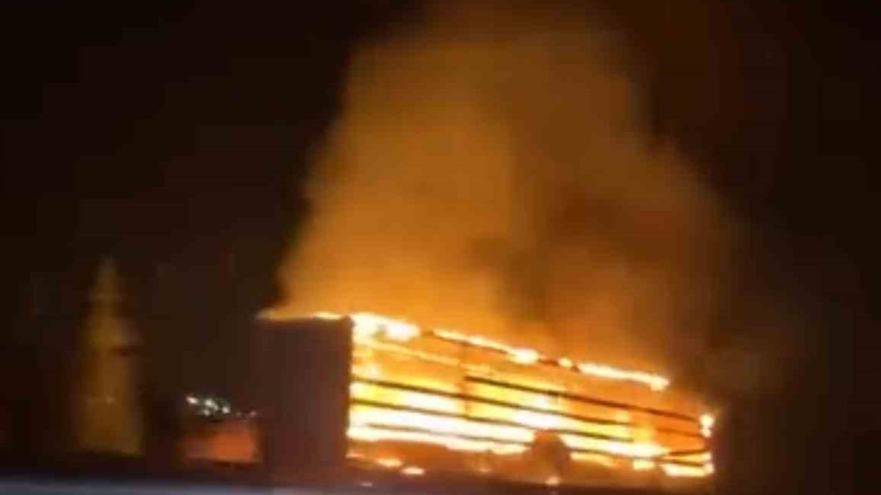 Tokat'ta Seyir Halindeki Tırın Lastiği Alev Aldı, İtfaiye Müdahale Etti