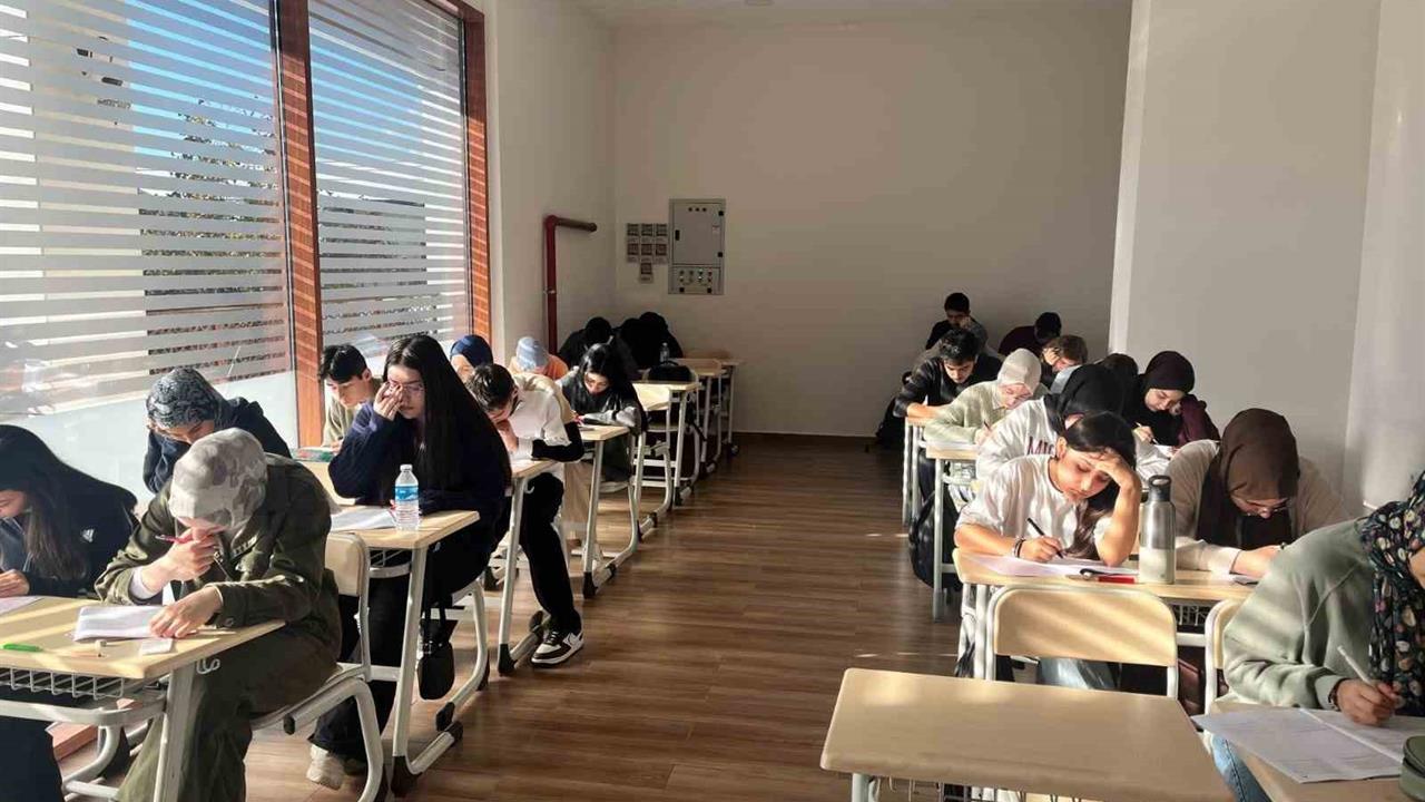 Sancaktepe Belediyesi, Gençler İçin Gerçekçi TYT Deneme Sınavı Düzenledi