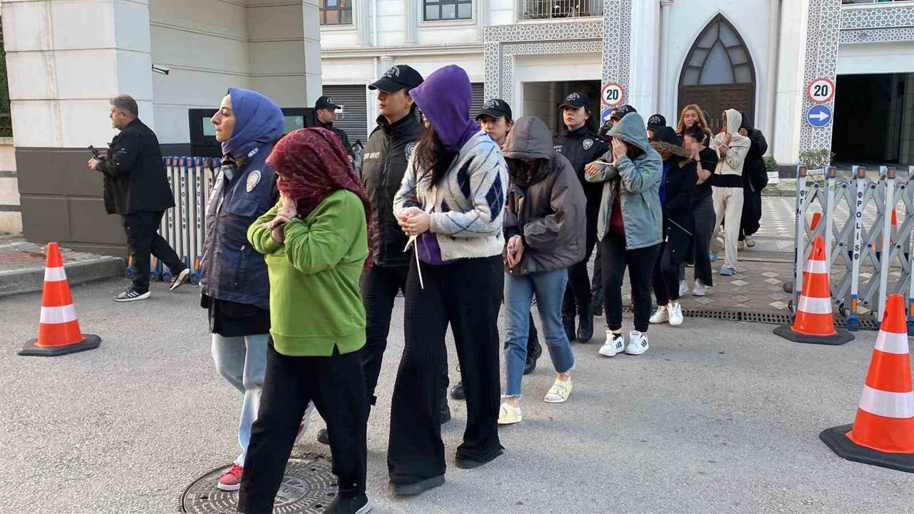 Kocaeli'de gerçekleştirilen operasyonla 37 şüpheliden 14'ü tutuklandı.