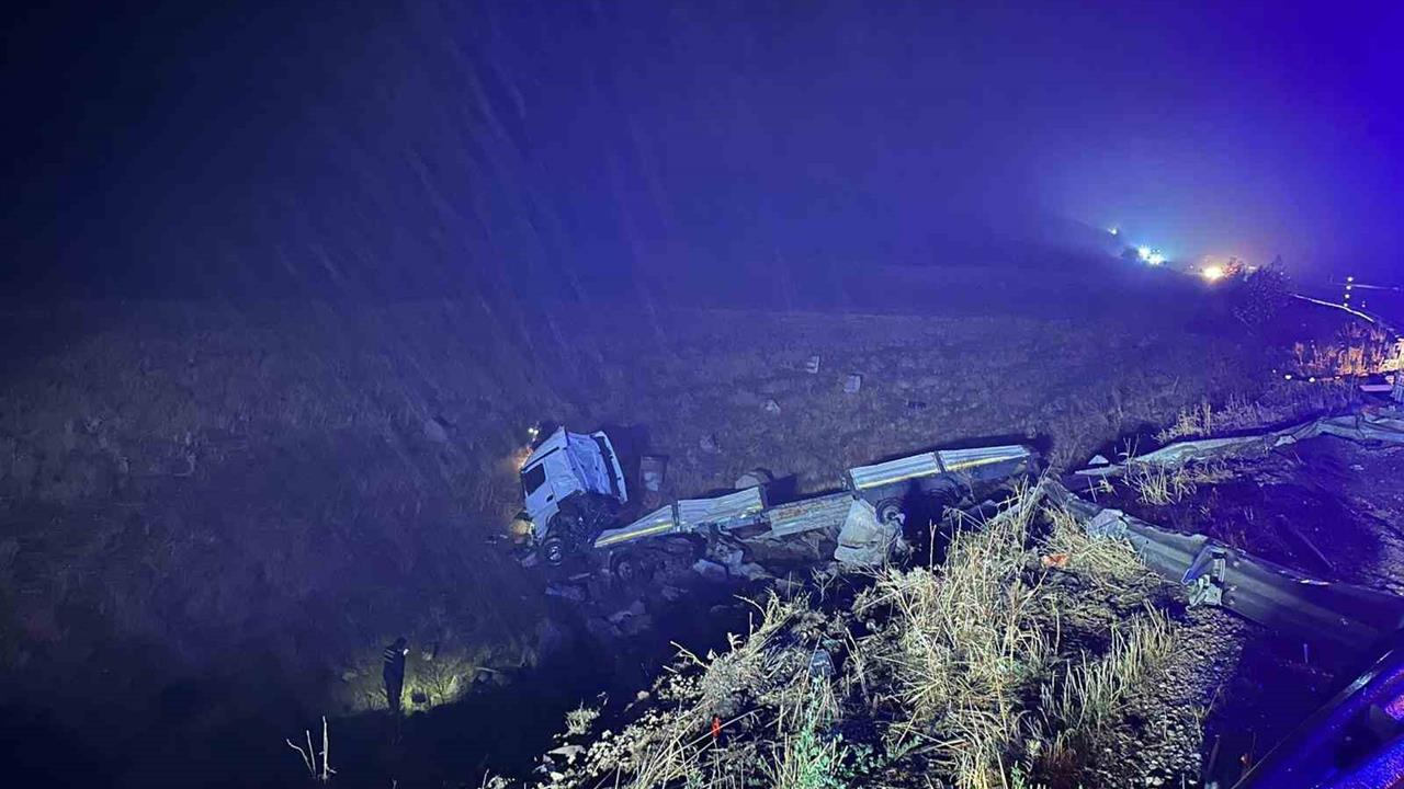 Malatya Doğanşehir'de Devrilen Çekicide Sürücü Hayatını Kaybetti