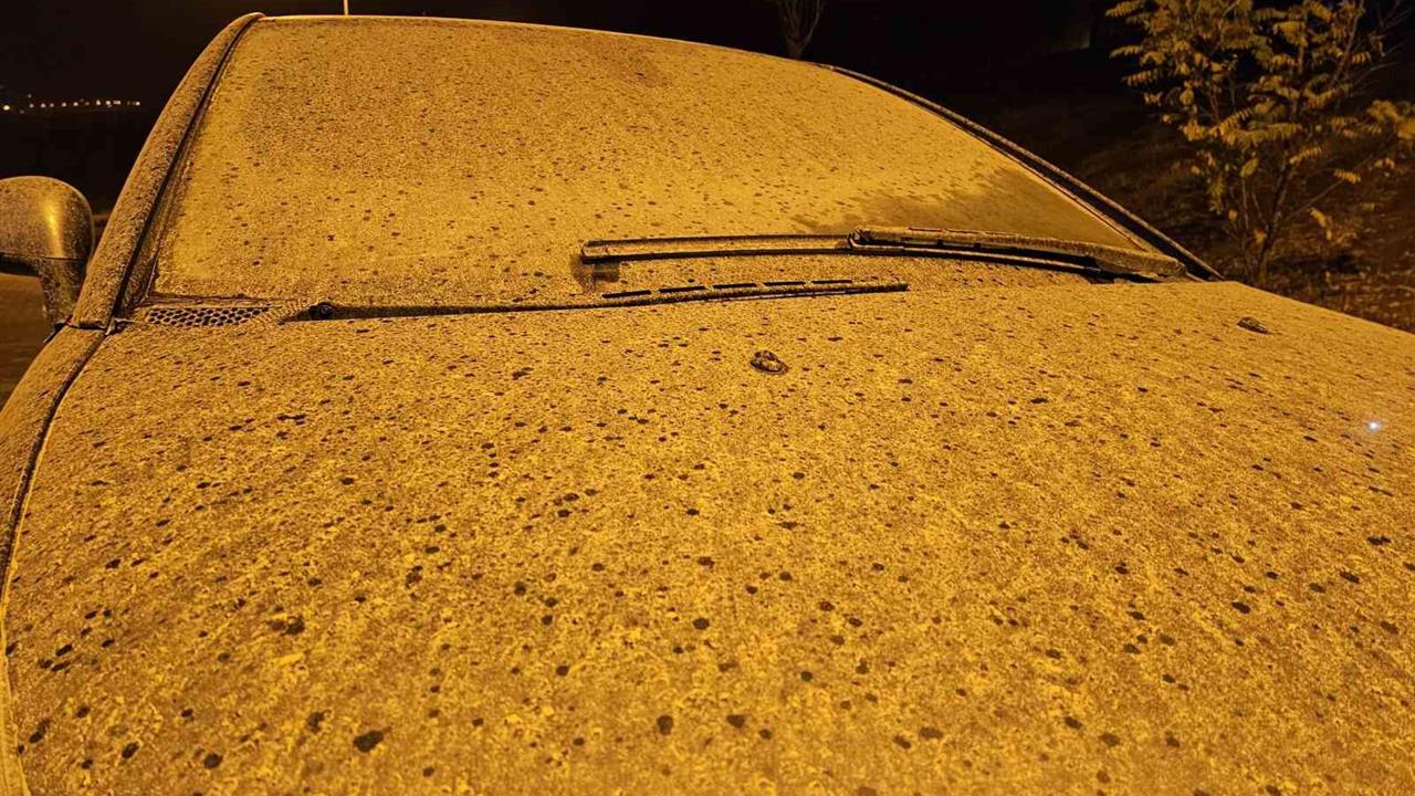 Elazığ'da Toz Taşınımı ve Yağış Sonrasında Çamur Yağdı