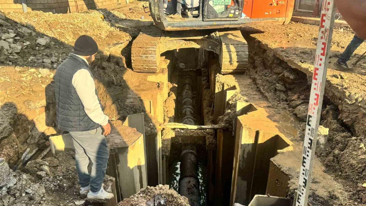 Balıkesir Erdek'te Altyapı Çalışmalarında Bizans Dönemine Ait Sütunlar Ortaya Çıktı