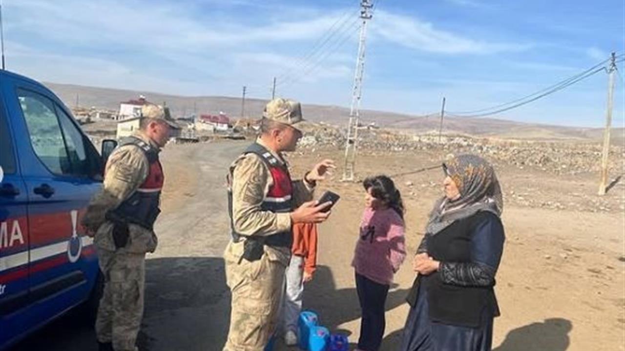 Ardahan Jandarma Komutanlığı, Kadına Yönelik Şiddeti Önlemek Amacıyla Eğitici Faaliyetler Düzenliyor