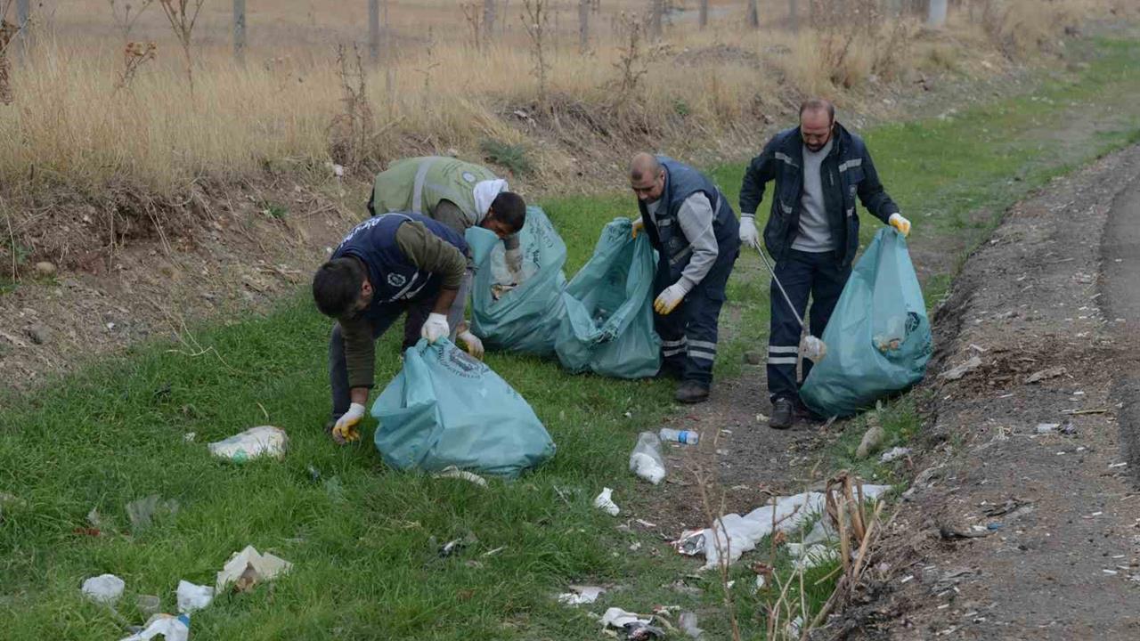 Diyarbakır'da Dört Ana Girişte Temizlik Çalışmaları Başlatıldı