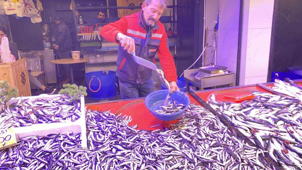 Eskişehir'de Hamsi Tezgahlarda 100 TL'ye Satılmaya Başladı