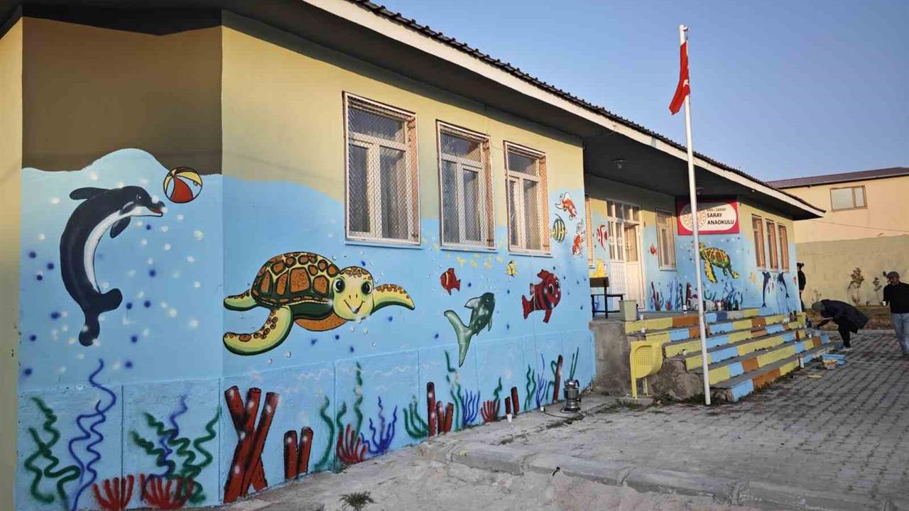 Van Saray'da Anaokuluna Renkli Resimlerle Canlılık Kazandırıldı