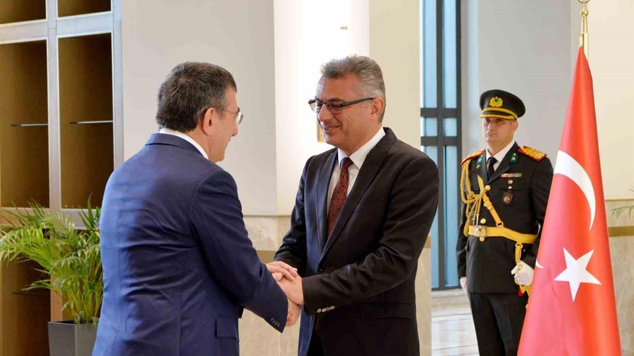 Lefkoşa'da KKTC'nin 42. Kuruluş Yılı Coşkuyla Kutlanıyor