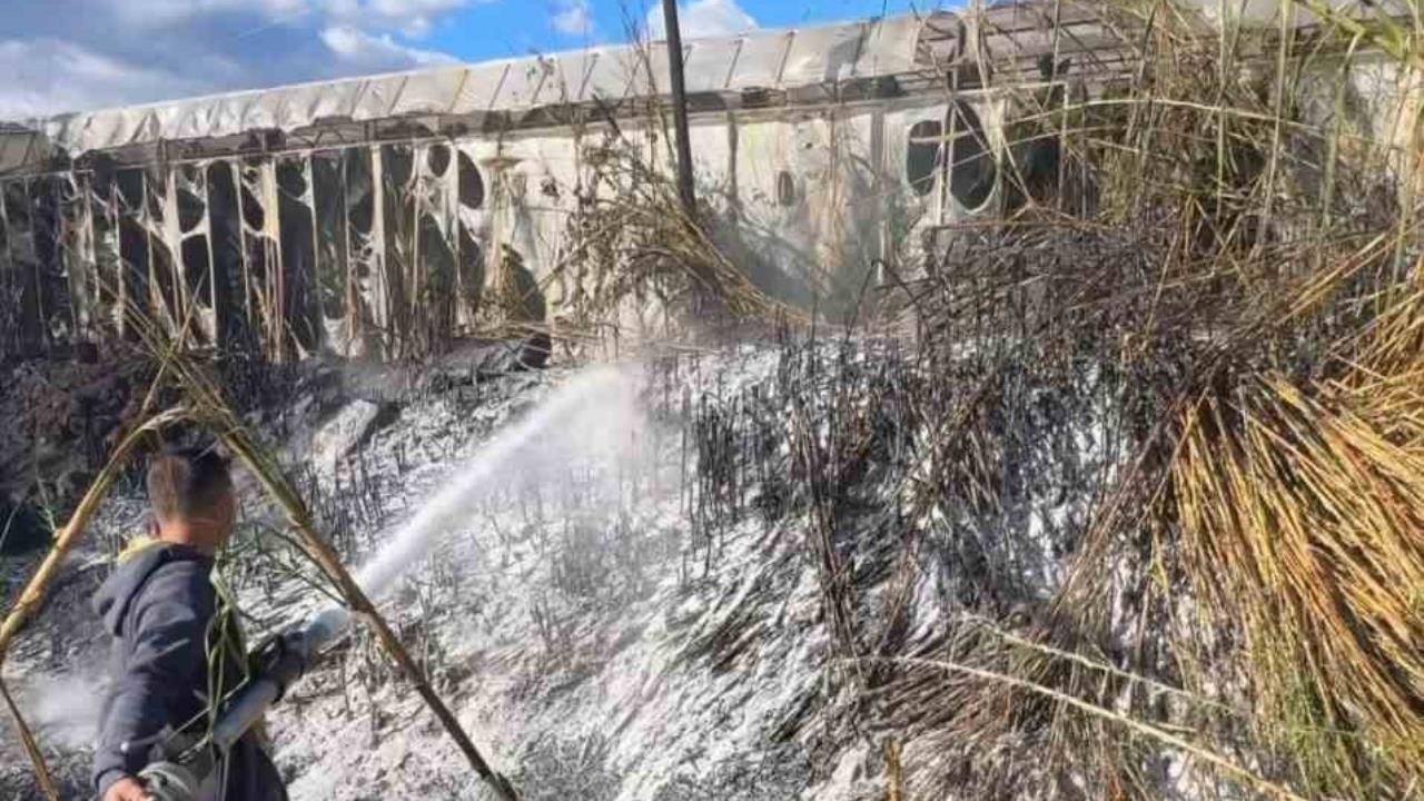 Bozyazı'da Sabah Yangını Seraları Küle Çevirdi: Dere Kenarında Çıkan Yangın Seralara Sıçradı!